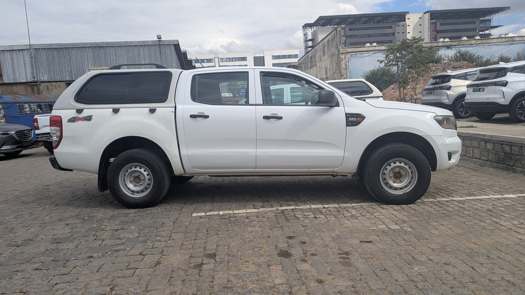 Ford Ranger T8 Blanc avec canopy Occasion