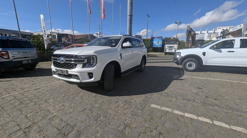 Ford Everest XLT 2024 blanc