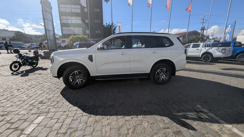 Ford Everest XLT 2024 blanc