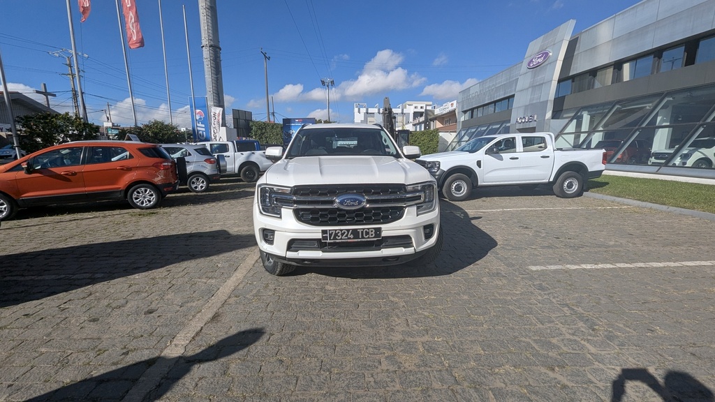 Ford Everest XLT 2024 blanc