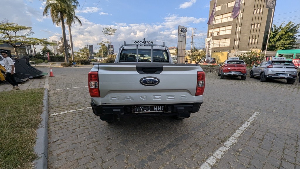 Ford Ranger Base Gris 2024
