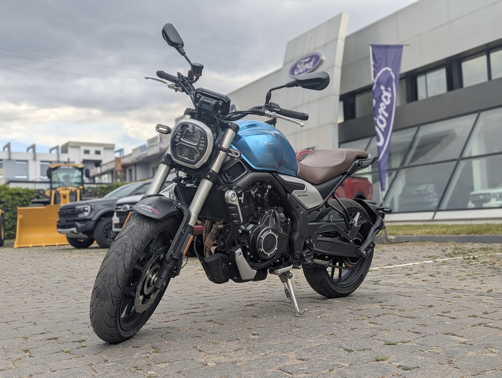 Voge 525 AC Bleu