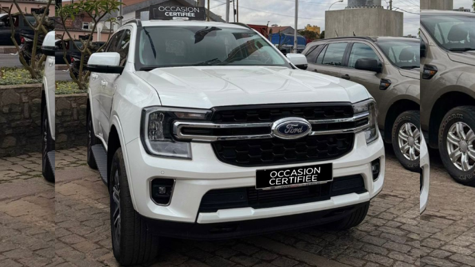 Ford Everest XLT 2023 blanc